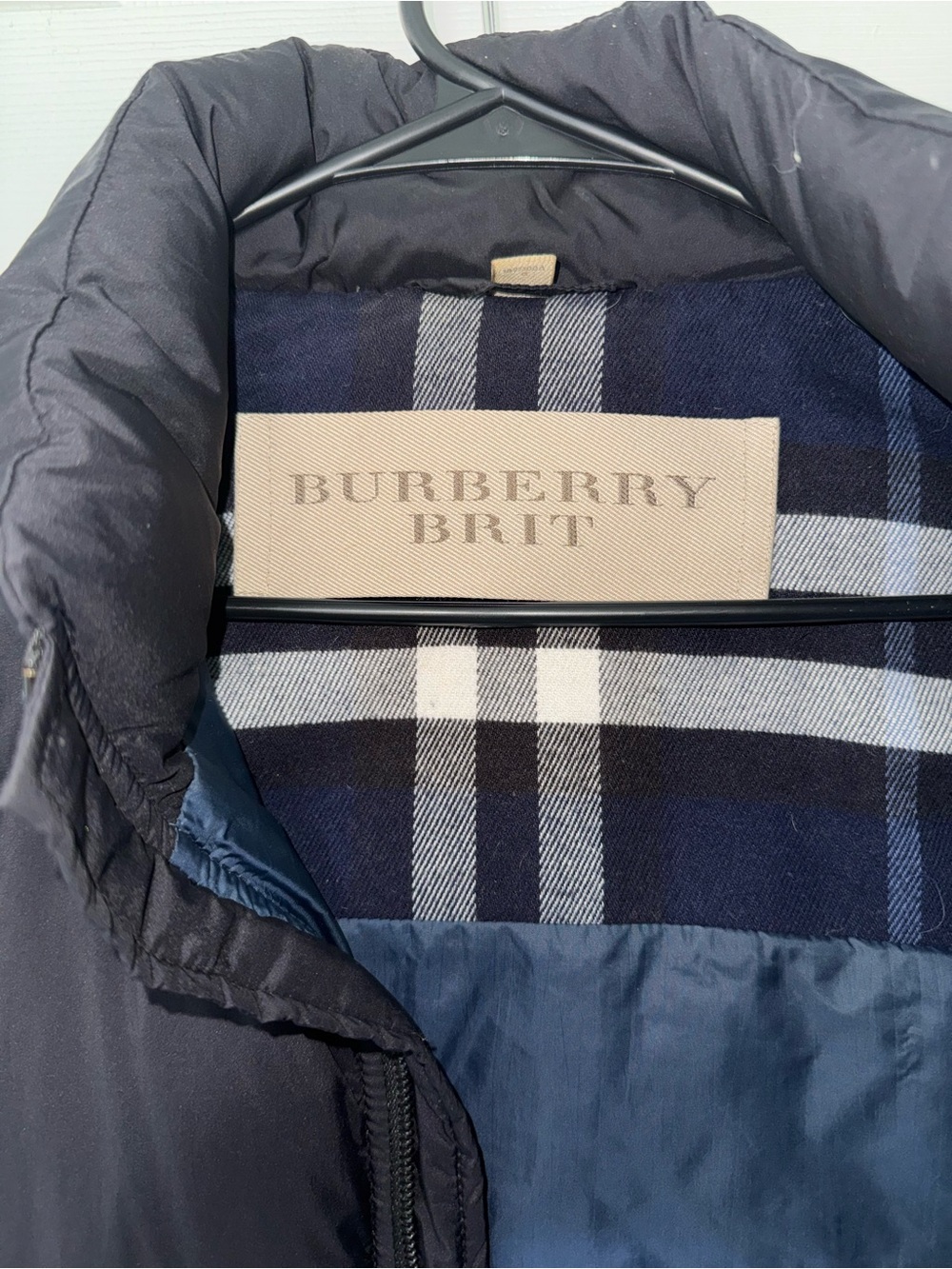 Burberry Black Quilted Puffer Vest with Signature Plaid Lining - Picture 2 of 7